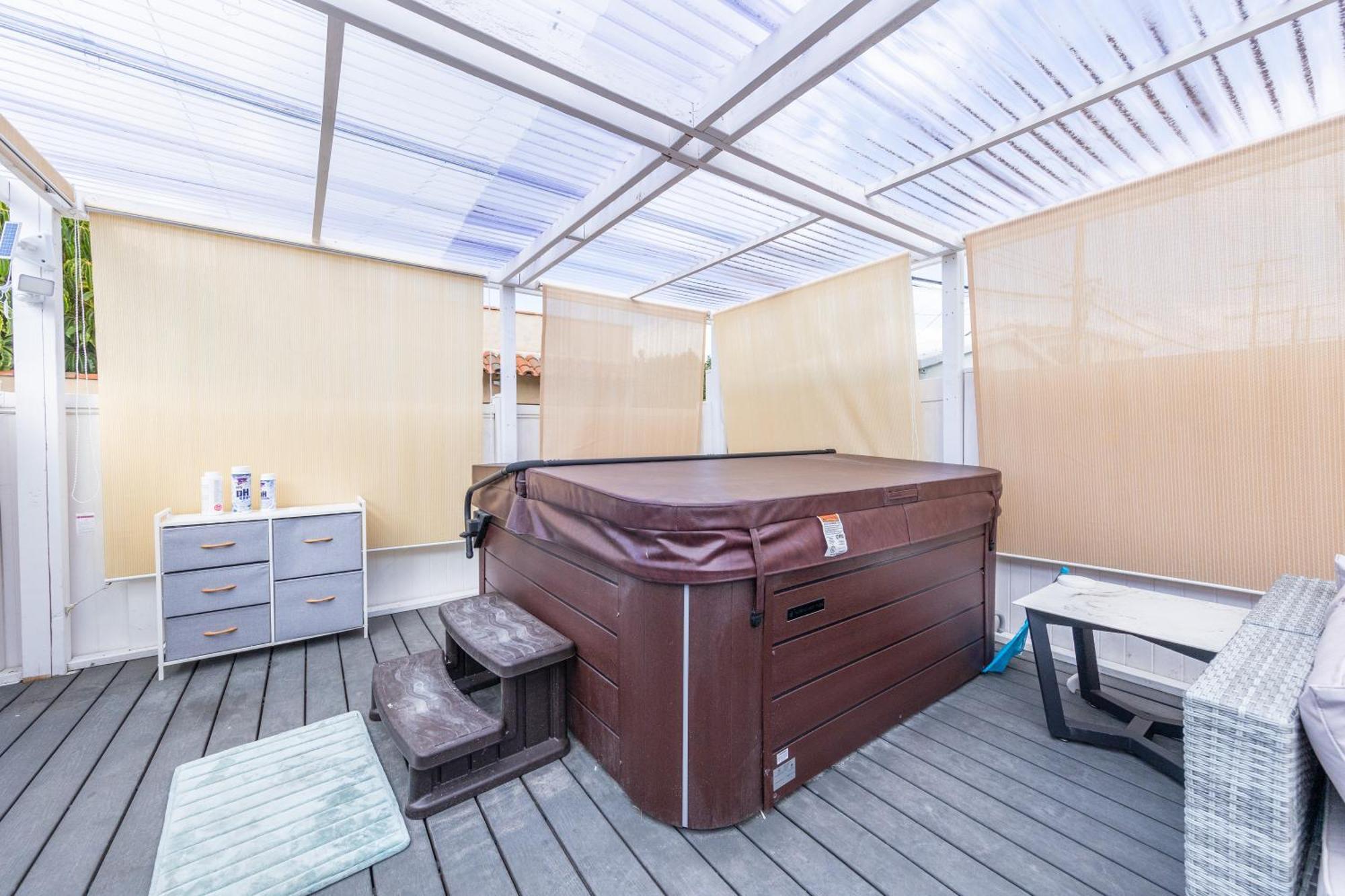 Luxury Villa With Hot Tub! Walk To Beach & Bars Long Beach Extérieur photo